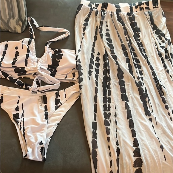 Black and White Bikini Set with Cover-Up - Picture 1 of 1